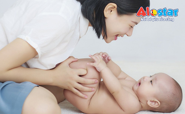 Massage thường xuyên giúp phát triển xúc giác hiệu quả cho trẻ